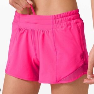 Lululemon Hotty Hot Shorts Low Rise 4” Size 6 Sonic Pink